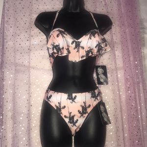 Scarface ruffle swimsuit